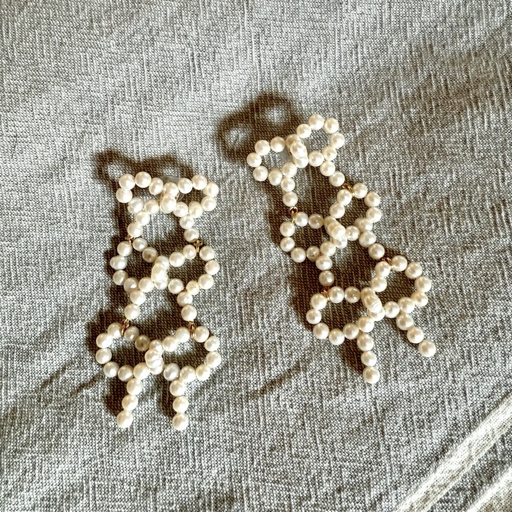 🎀 Tuckernuck Jewelry Pearl Leighton Bow Earrings - Worn Twice 🎀
